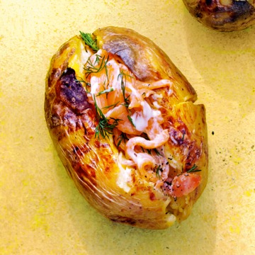 BBQ-aardappel met zalm-dilletopping