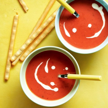 Paprika-tomatensoep met crème fraîche