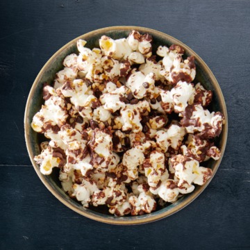 Popcorn met nootjes en chocostukjes