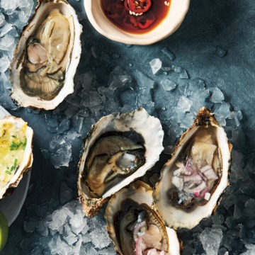 Gestoomde oesters met sojasaus en sesam