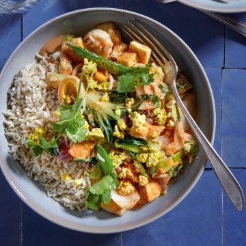 Thaise curry met krokant tofukruim
