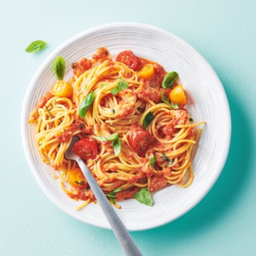 Spaghetti met tomaat-paprikasaus